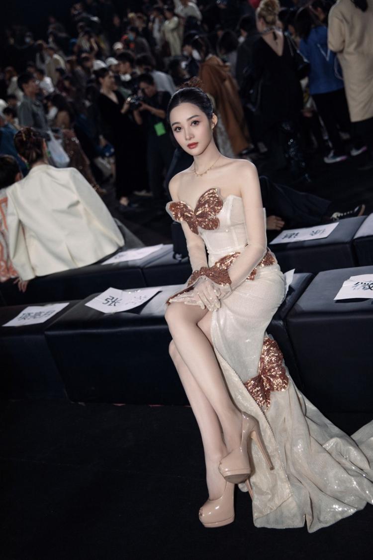 从荧幕到秀场，孙嘉璐时尚表现力与演艺实力同步进阶封面图