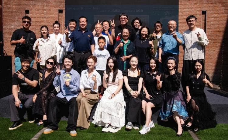 《家有小杠精》系列短剧启动发布会圆满举行，再写家庭喜剧新篇章封面图