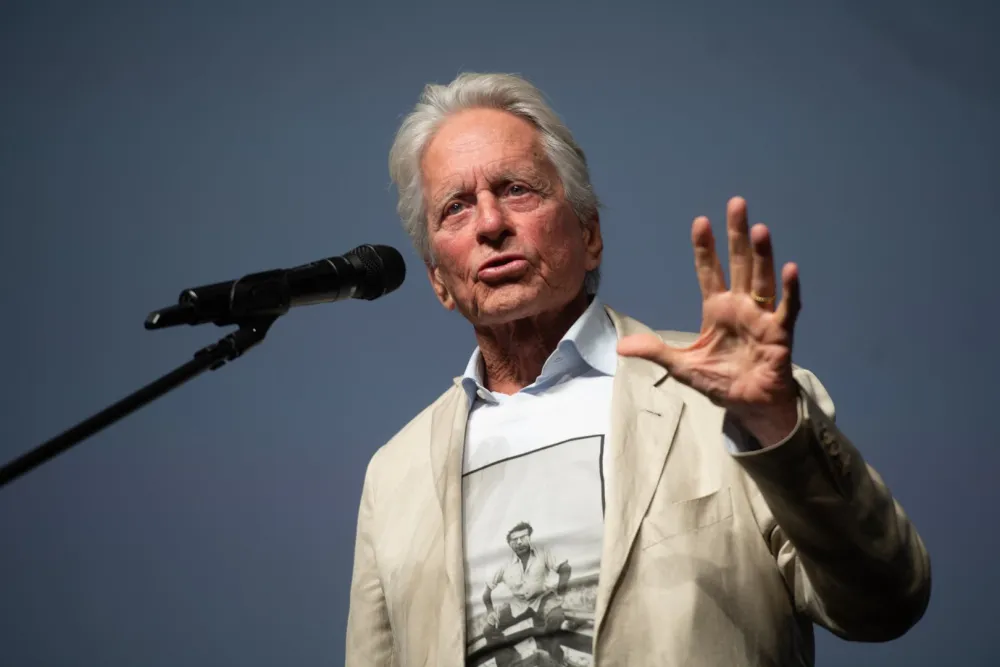 80岁的迈克尔·道格拉斯宣布息影 退出演艺圈封面图