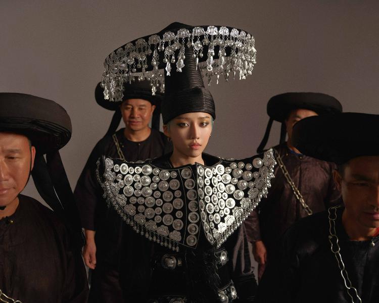 刘雨昕演唱会上海首站震撼全场 民族文化与时尚潮流完美融合！封面图