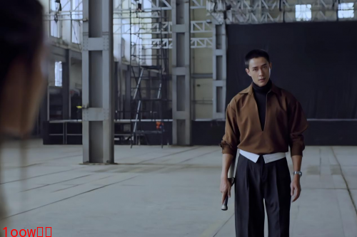 新加坡演员邓伟徳《带剑女孩》热播 硬朗外型下显多面演技封面图