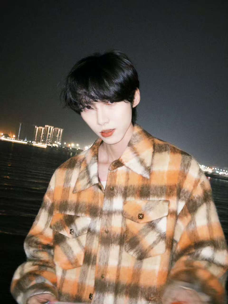 X玖少年团赵磊情人节官宣结婚