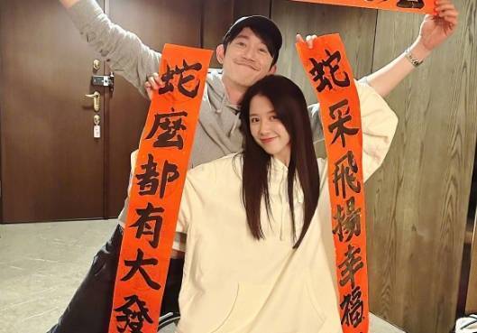 邵雨薇否认与吴慷仁结婚：真的会到哪就到哪里，顺其自然封面图