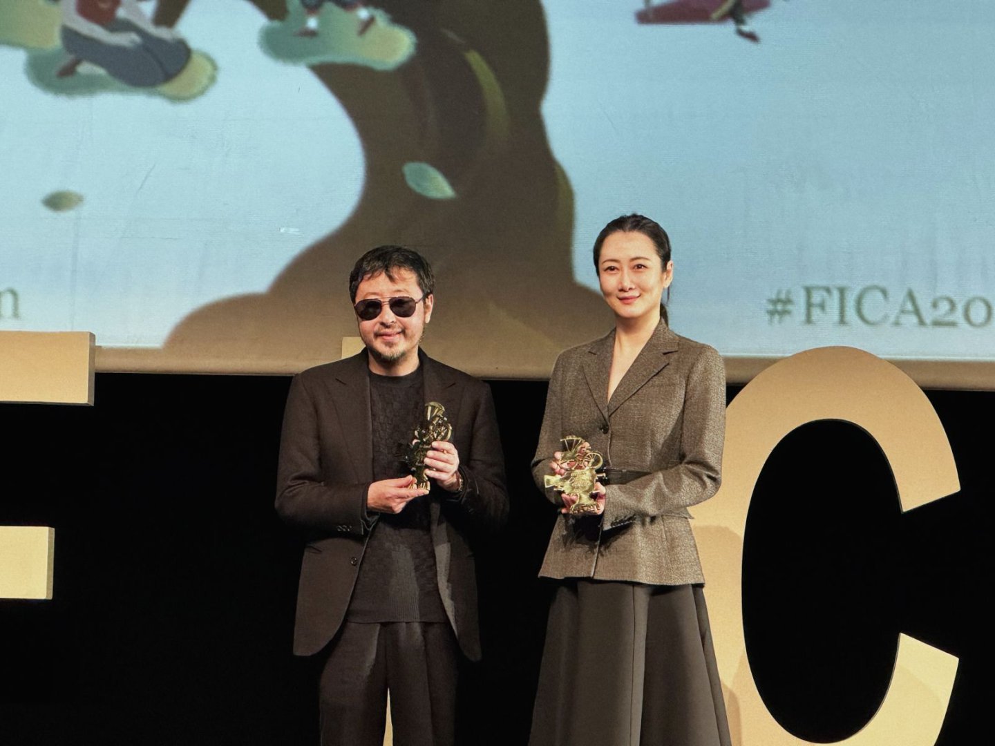 赵涛、贾樟柯法国维苏尔领取终身成就金三轮车奖封面图