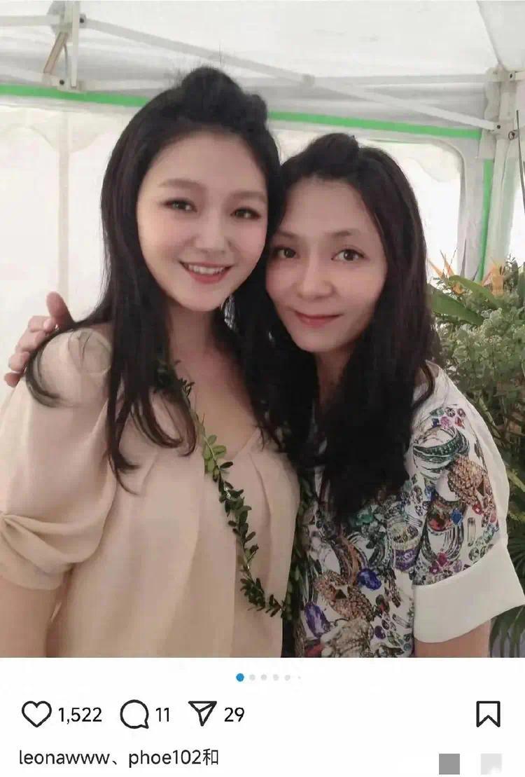 大S经纪人晒合照，谈及18年前入职对自己的帮助，那年大S30岁封面图