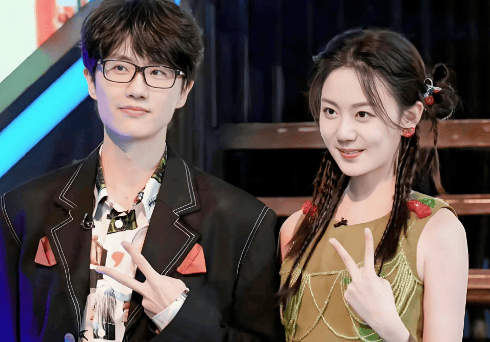 许嵩冯禧9月9日完婚？好友称未在其朋友圈见相关消息封面图