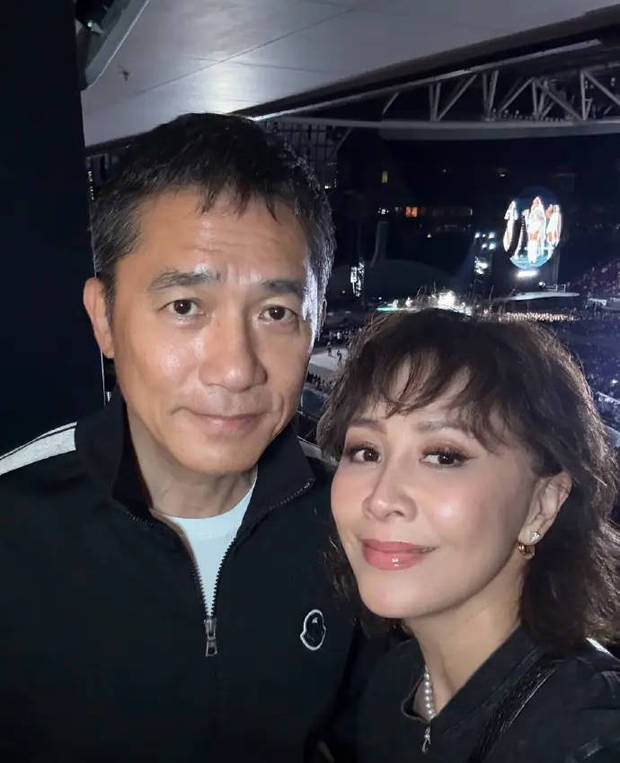 不久前，刘嘉玲梁朝伟还一起去看了coldplay 演唱会。