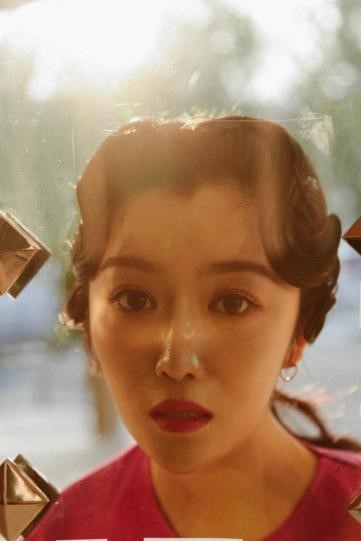 “最美导演”李珈西又惊艳了，复古造型绝了