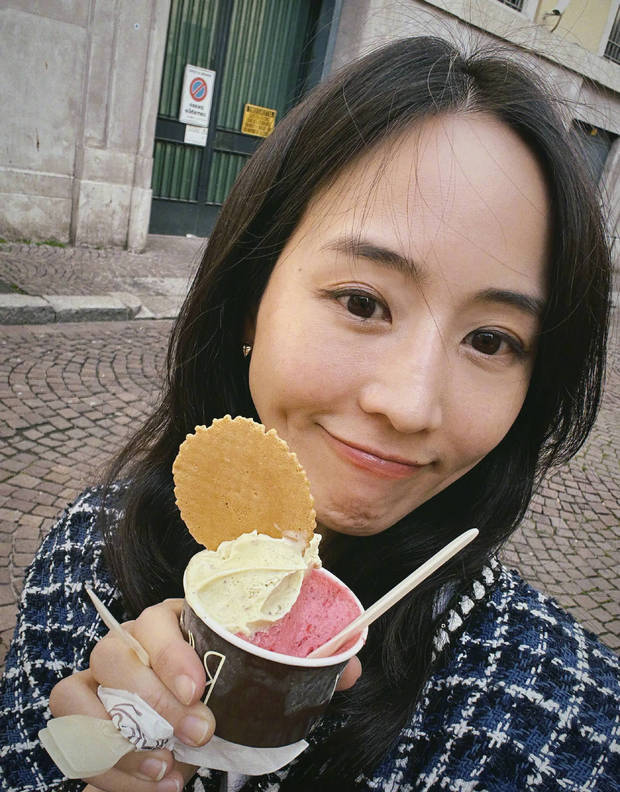 搜狐娱乐讯 4月29日，张钧甯晒出一组生日游玩照，照片中她与好友一起游玩，看起来很惬意。