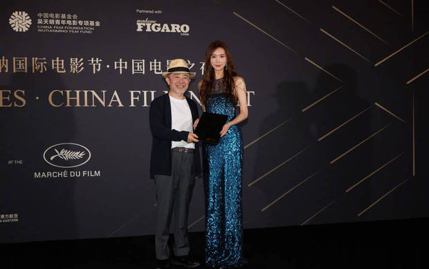 林志玲绽放温柔笑容，气质在线。