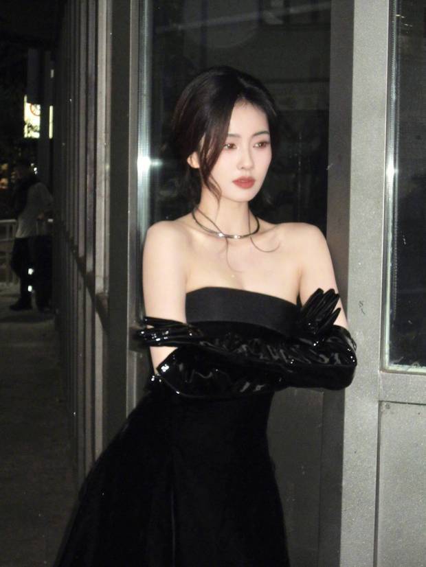 白鹿腰肢纤细，表现力超好。