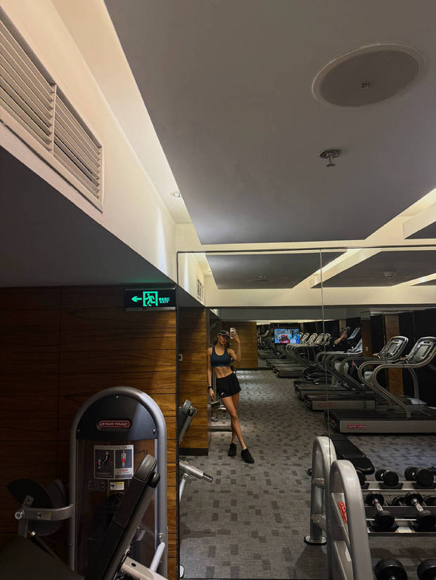 谷爱凌去健身房运动，好身材吸睛。