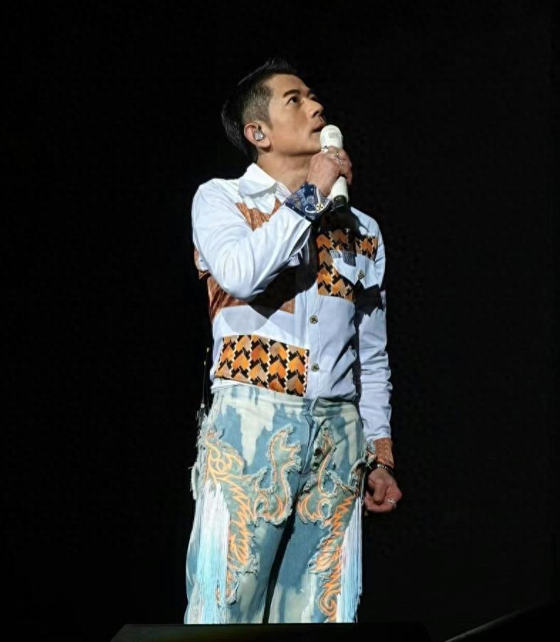 郭富城劲歌热舞 ！方媛香港待产，场外故事比演唱会更精彩封面图