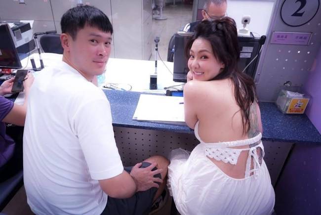 刘雨柔晒照官宣再婚！挺孕肚与男友胡凯翔登记结婚