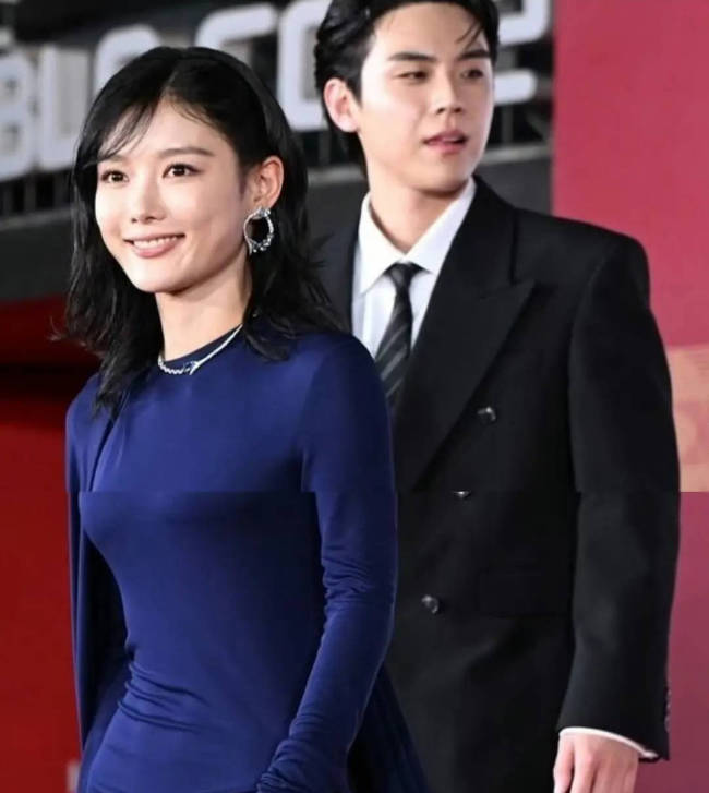 金裕贞金度勋双方否认恋情：杀青之后的团队旅行