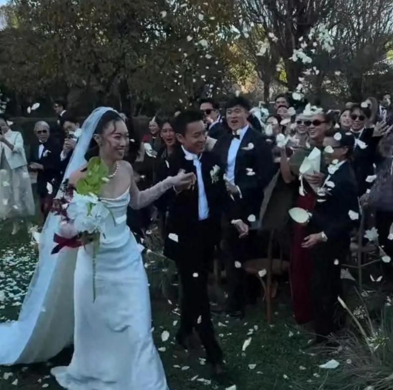 霍启山恋情曝光才2天，王晶又曝出霍家大瓜，霍震霆彻底坐不住了封面图