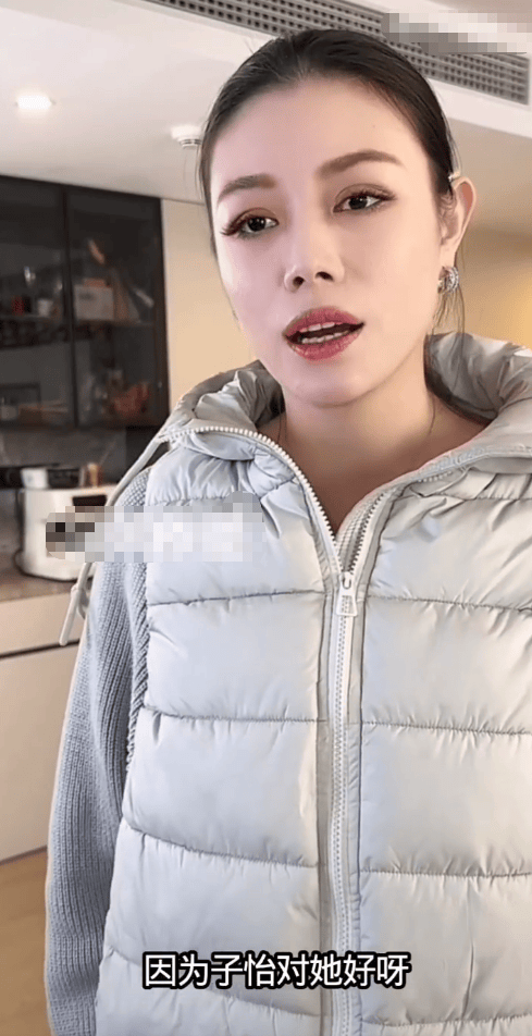 葛荟婕回应女儿小苹果叫章子怡妈妈：因子怡对她好