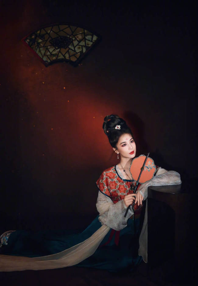 黄圣依穿汉服尽显古韵风采！气质温婉灵动美貌迷人