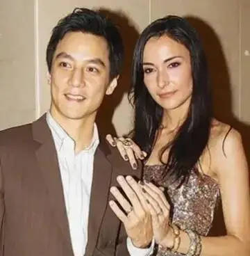 吴彦祖发文为妻子庆生 直言两人最好的年华在后头