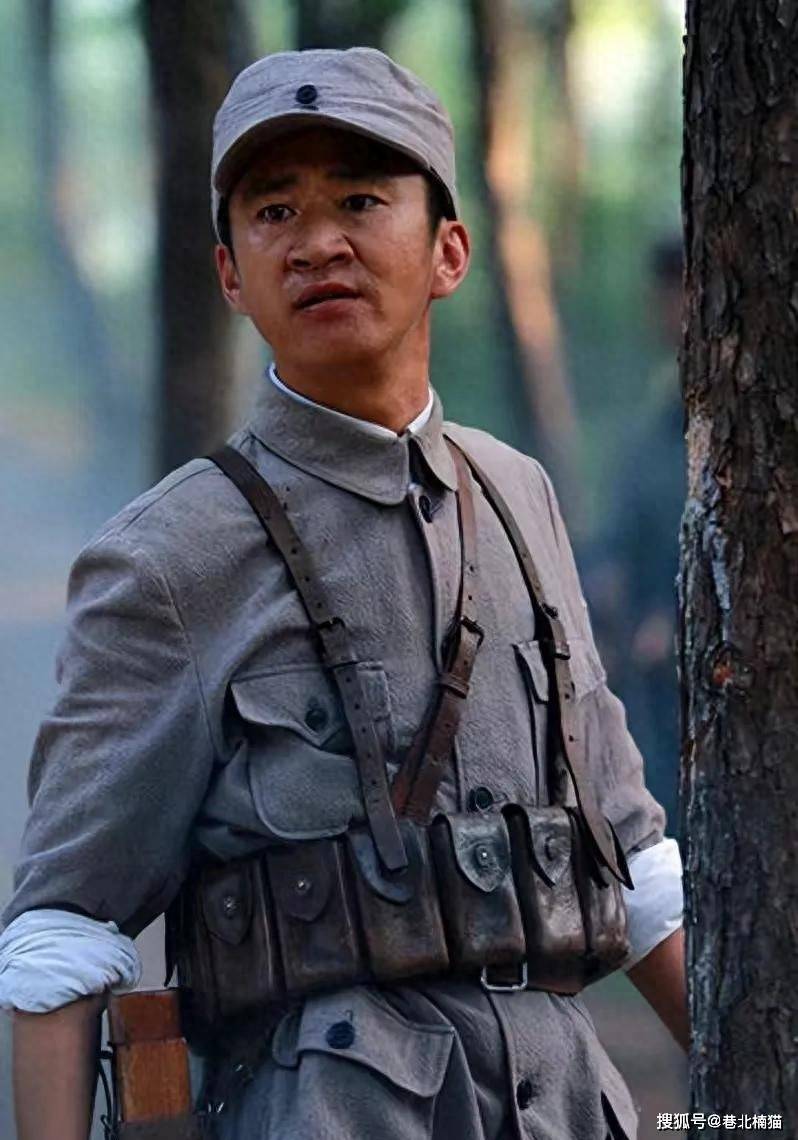 知名演员无戏可接，回乡摆摊卖炒面，张颂文一句话道尽内娱实情封面图