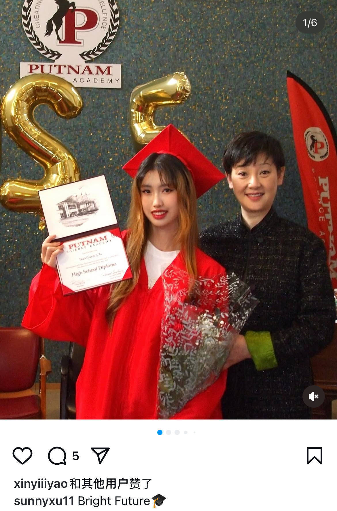 冯小刚养女徐朵顺利毕业，徐帆陪同参加毕业典礼，冯小刚未现身封面图