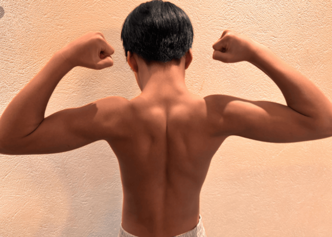 谢楠晒五年级儿子肌肉背影 吴所谓身材超好像爸爸