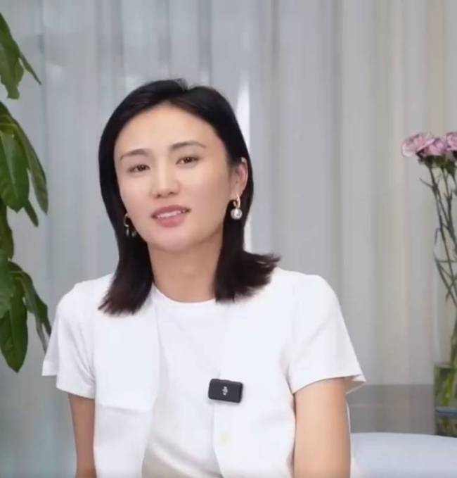 妻子回应李亚鹏为何不拍戏还债：不用几个月不回家