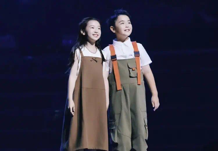 林心如回应与陈妍希陈晓结亲家，高情商回复值得新手父母学习封面图