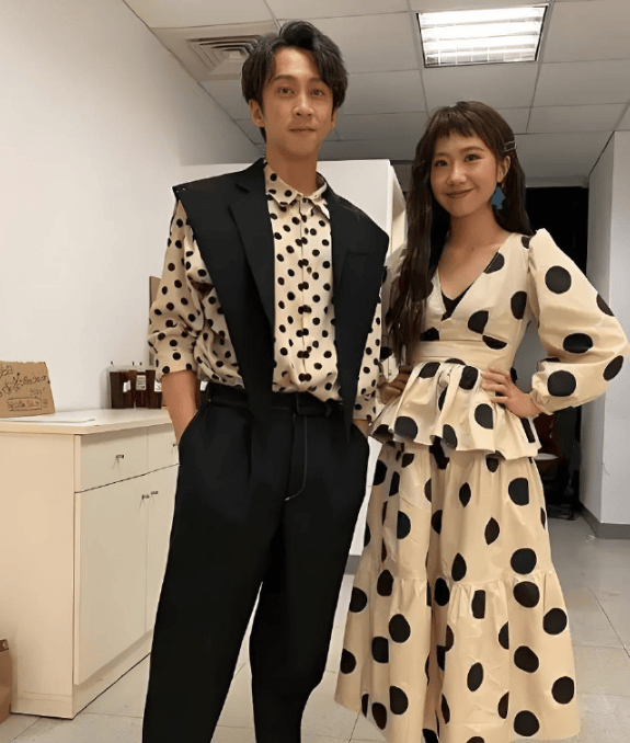 Lulu独家曝光陈汉典求婚细节！在家突然下跪惊喜告白，甜蜜瞬间曝光封面图