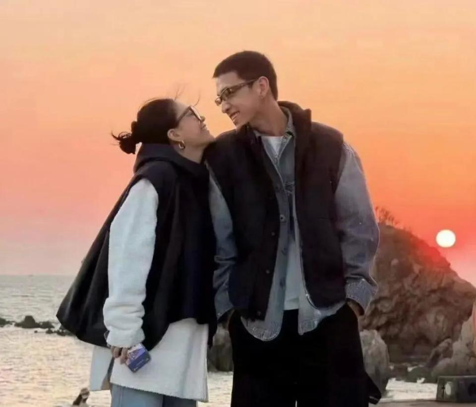 离婚12天就谈恋爱了？李嘉格晒小9岁男友，车澈是嘴硬还是强撑？封面图