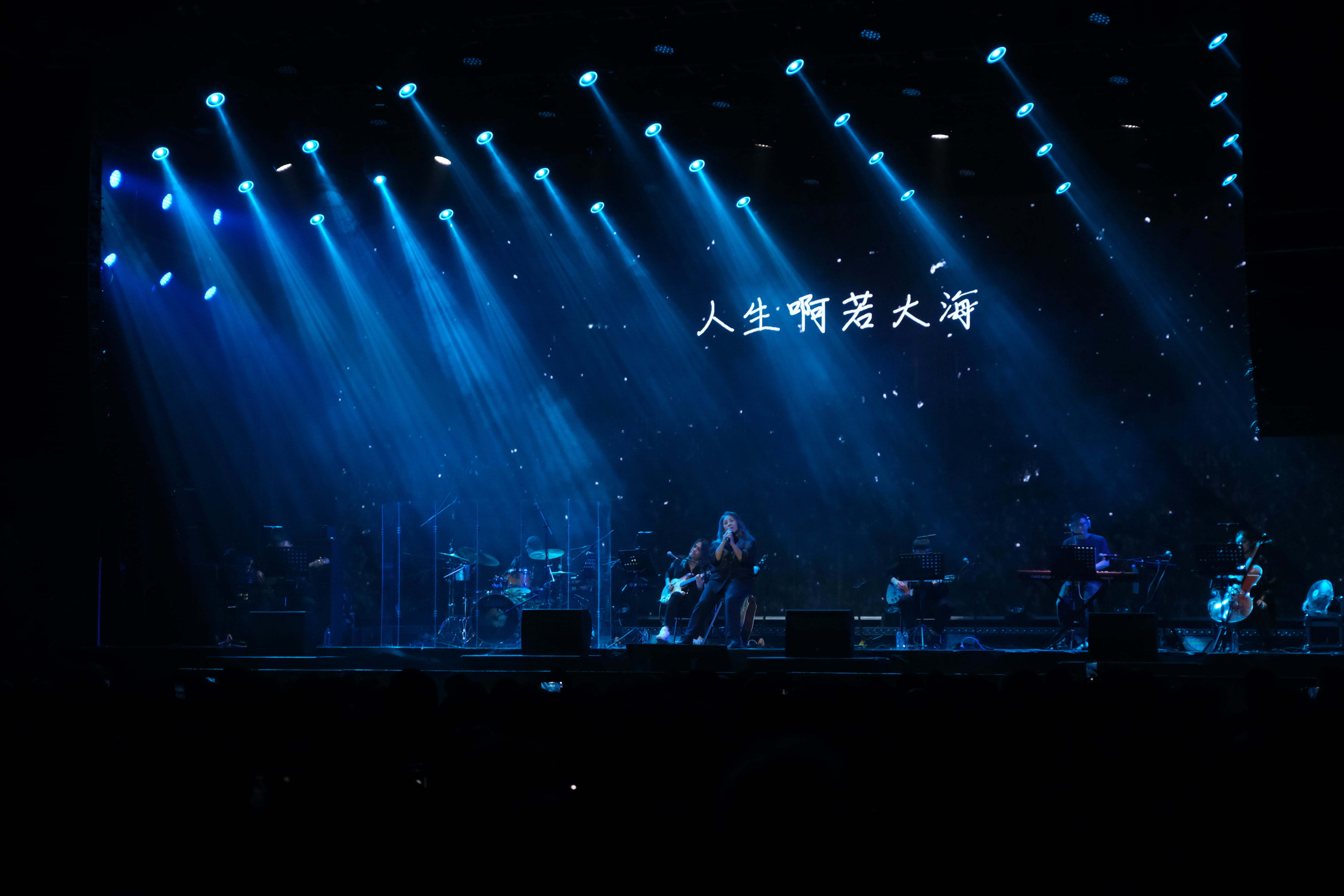 “华语第一女创作人”陈小霞首次登台巡演，“COMPOSER老翅膀”飞跃40载音乐时光封面图