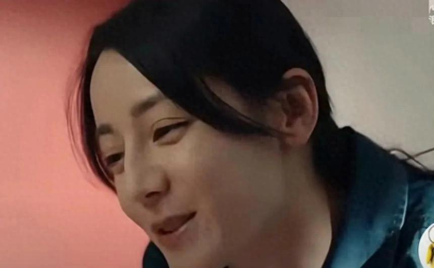 深扒迪丽热巴病倒热搜：连咳两月取消夜戏，顶流“工伤”瘦到脱相封面图