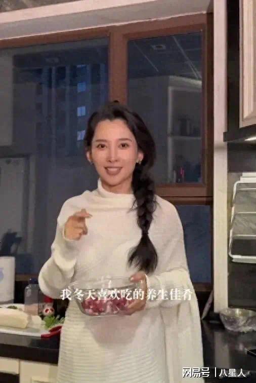 汪峰又要当爸爸了?森林北更新视频秀厨艺,孕肚明显疑已怀孕6个月封面图