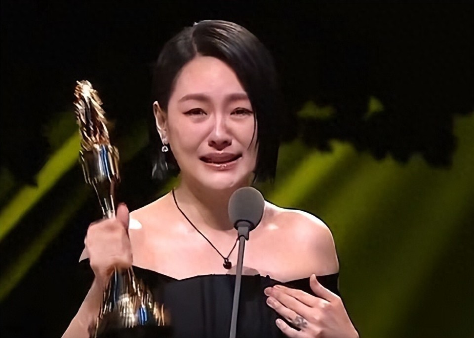 小S金钟奖复出，却意外暴露4件荒唐事，汪小菲的话，终于有人信了封面图