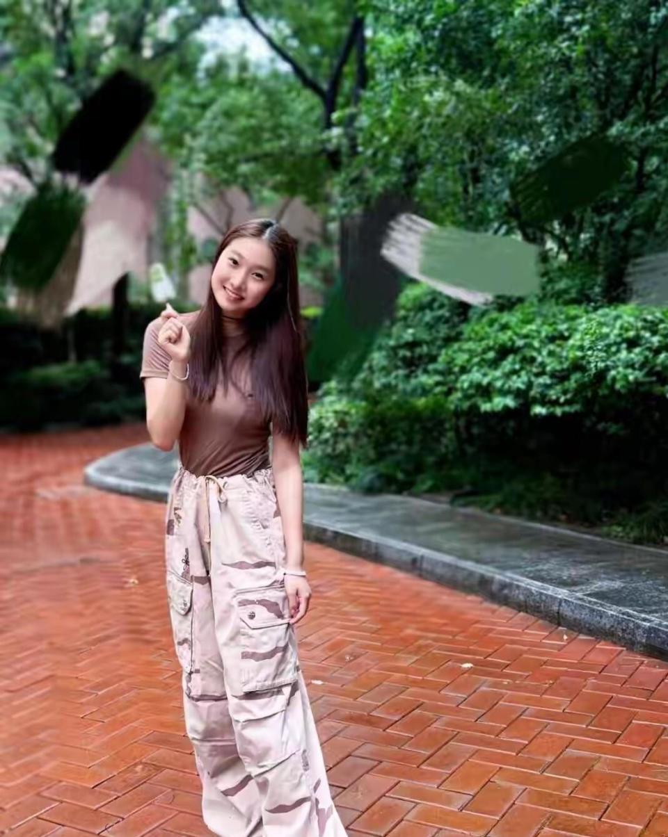 马伊琍17岁女儿晒祖孙合照，爱马素颜撞脸文章，姥姥年轻得像姐妹封面图