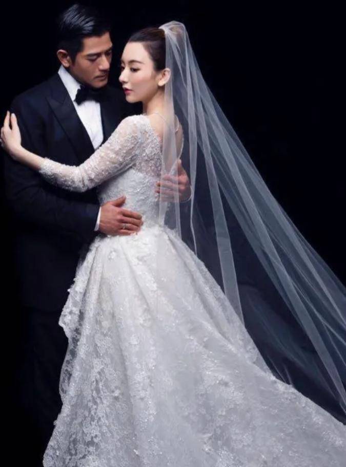 熊黛林44岁素颜早餐照，冻龄魅力尽显，网友：有钱真好封面图