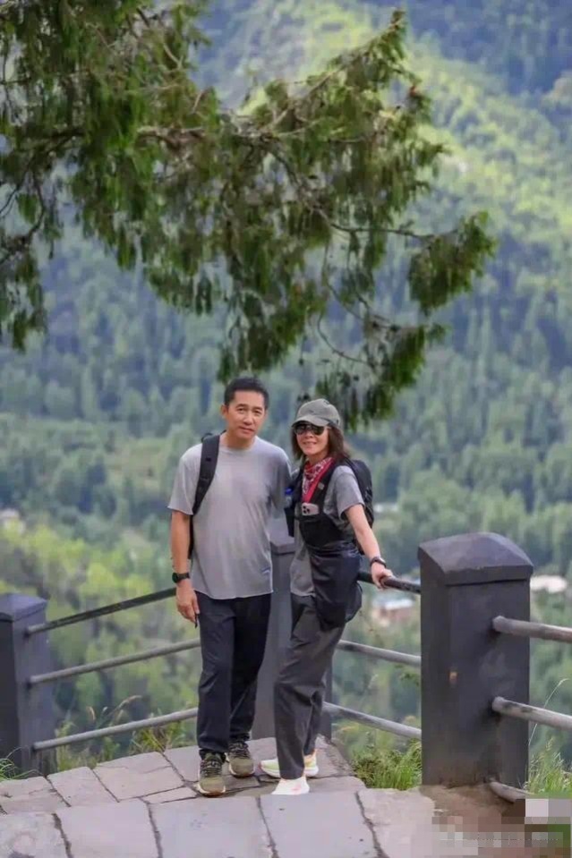 偶遇63岁梁朝伟晨跑，穿着朴素步履轻盈状态好，肚子肥大有老年味封面图