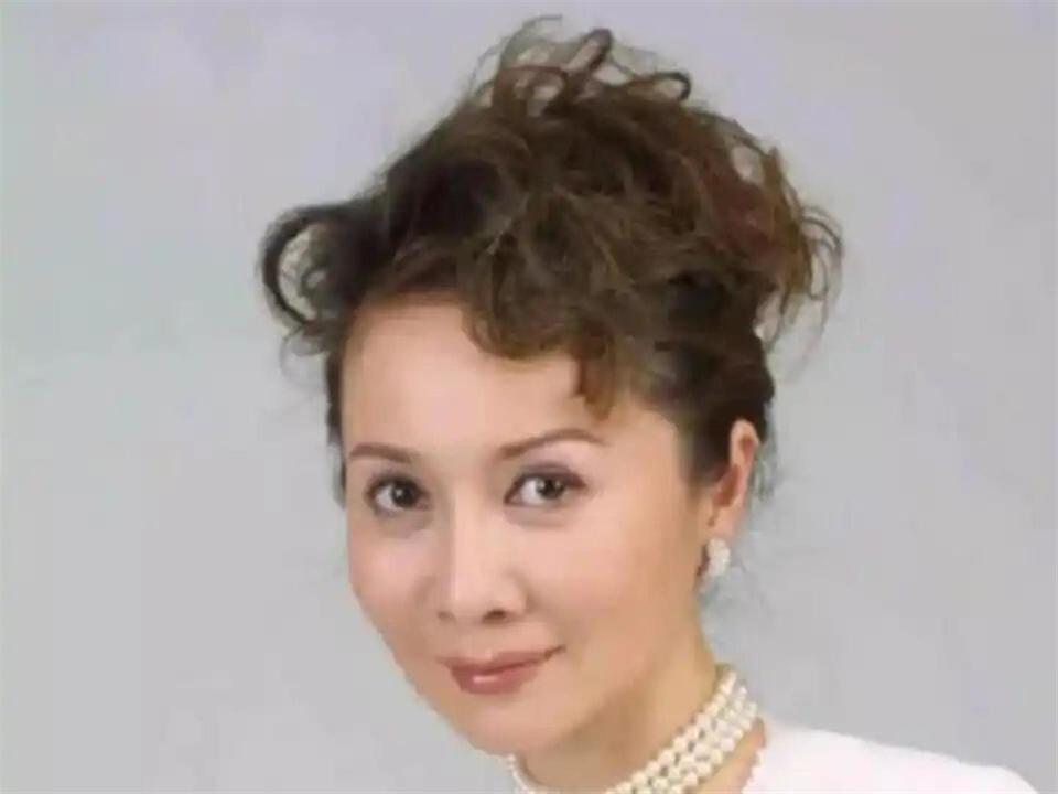 钱再多也无用！64岁身价千万的蔡明如今现状，给中年女人提了个醒封面图