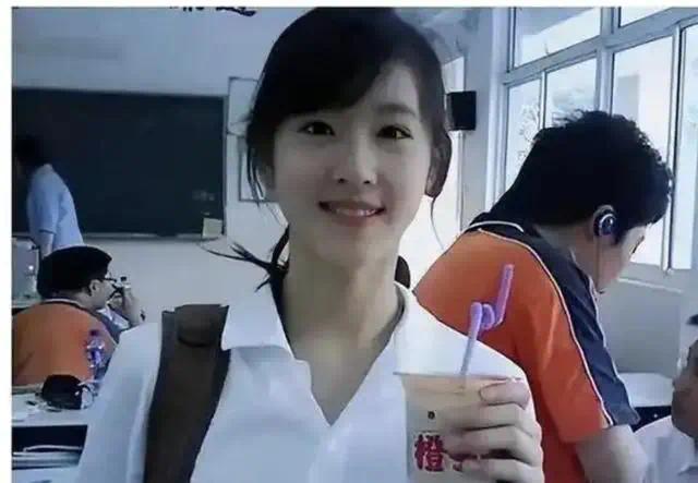 章泽天谈刘强东满眼是欣赏，句句都在夸先生，奶茶妹人生赢家封面图