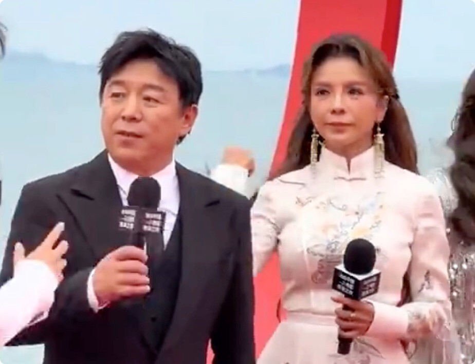 微短剧红毯：徐艺真御姐风十足，刘念蚂蚁腰抢镜，姚冠宇惊艳全场封面图