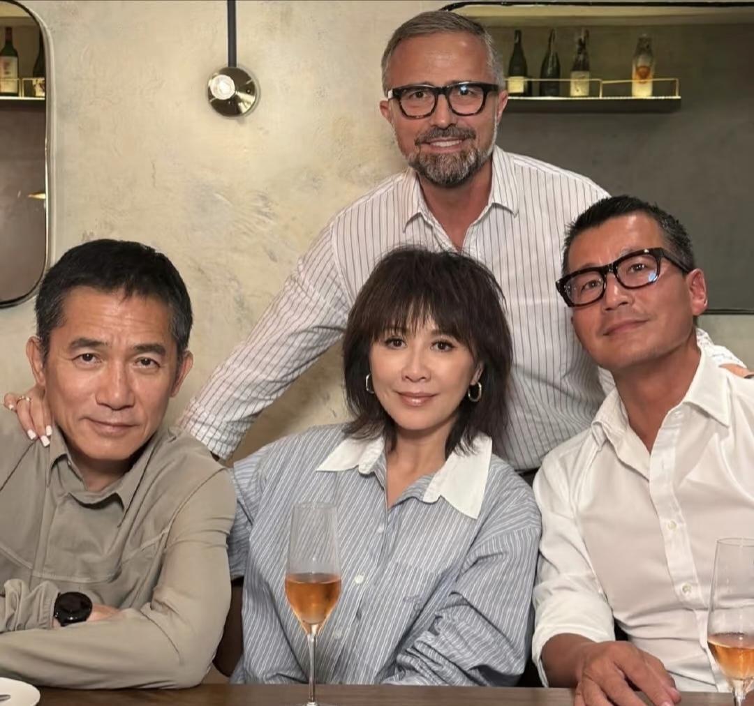 梁朝伟和梁家辉上海聚餐，两人状态差距大，梁家辉面容沧桑好显老封面图