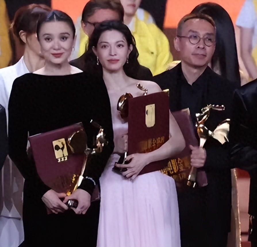 尴尬！小宋佳是一点也不惯着钟楚曦，拒绝和钟楚曦自拍，表情一点不惯着封面图