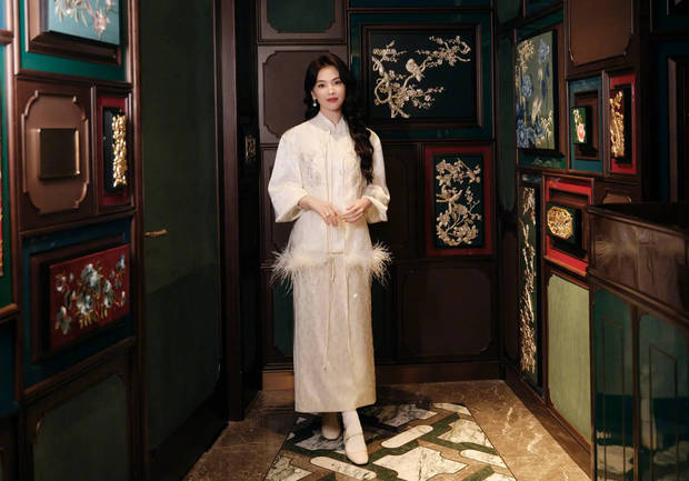 刘涛新中式造型诠释东方美学，一袭素衣温婉大气封面图