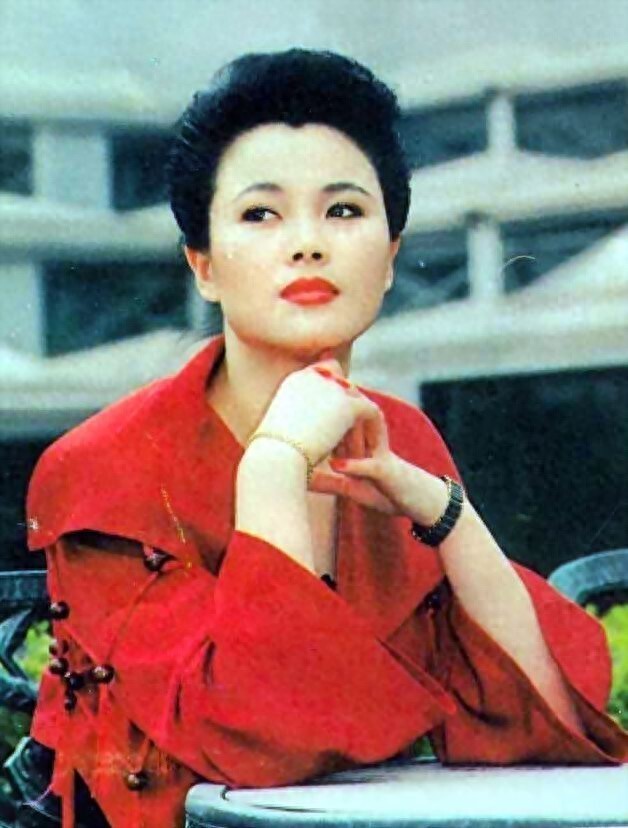 宁愿净身出户也不放弃儿子，做单亲妈妈38年，如今儿子成了她的骄傲封面图