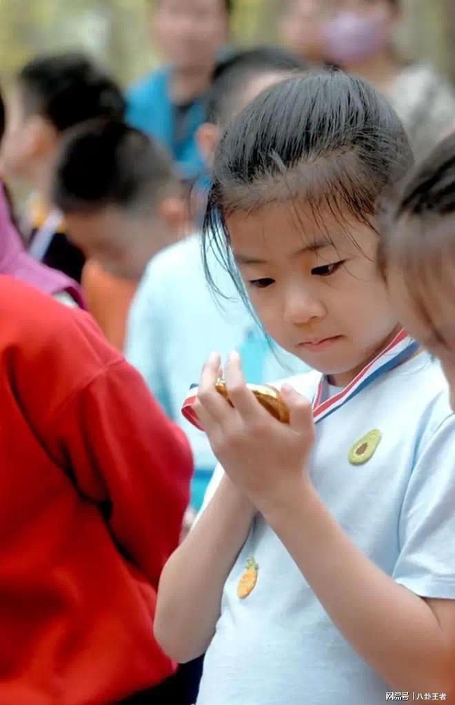 汪峰亲子运动！森林北同行，8岁醒醒正脸曝光，不像章子怡太意外封面图