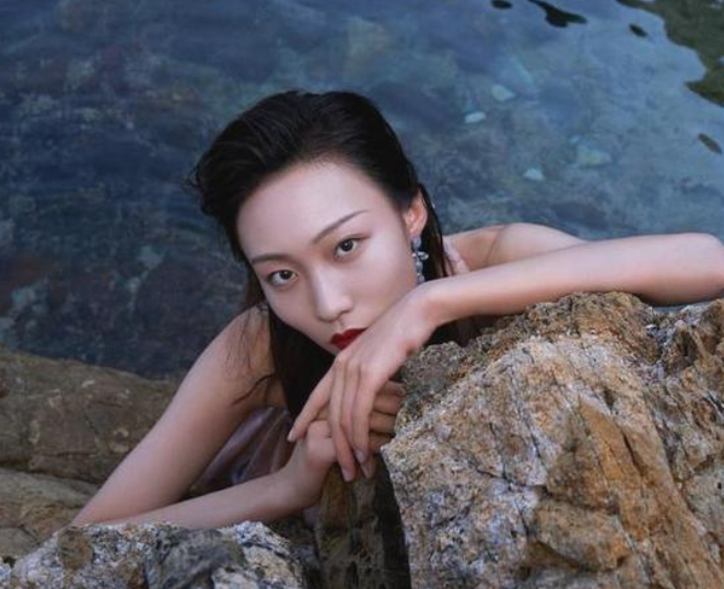 千万粉丝网红，发视频入学复旦大学，录取通知书被发现有猫腻封面图