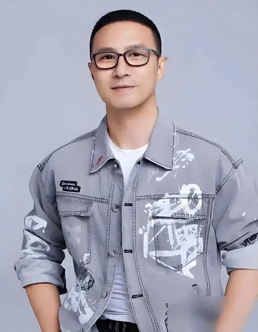 章子怡也没想到，“五谈三结”的54岁汪峰，终为“风流”付出代价封面图