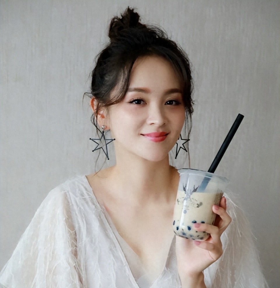 看到邓莎的“爱情论”被嘲，才知道：大家都错怪了当年的金莎！封面图