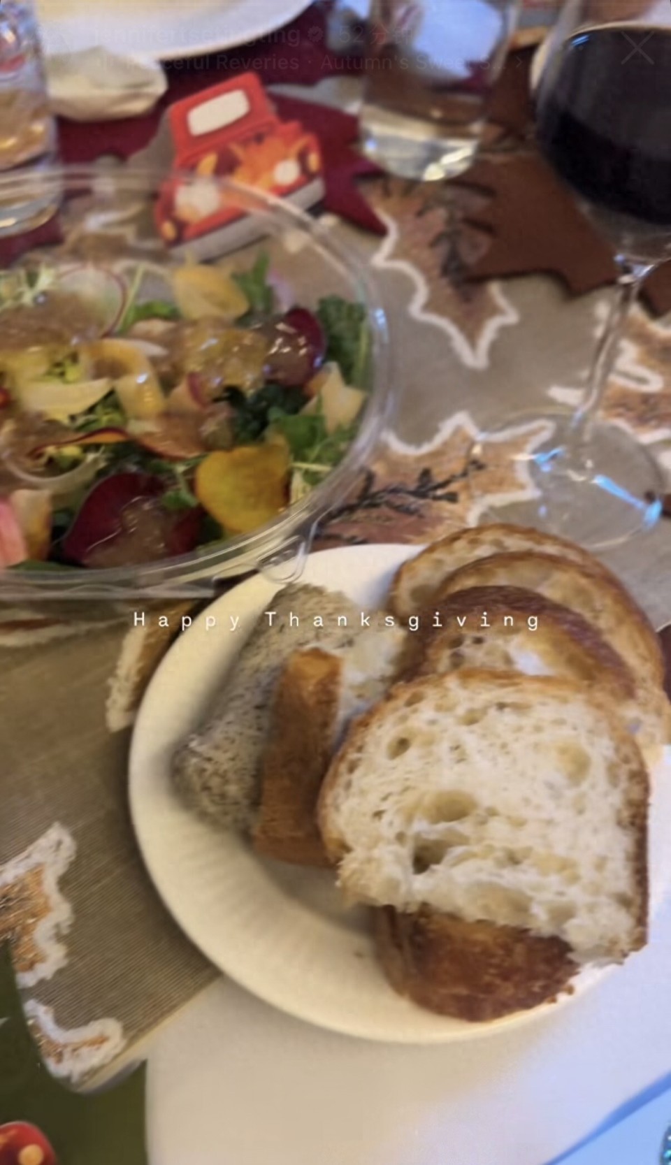 谢婷婷在加拿大过感恩节,三代同堂儿女相伴,男友父亲也在好慈祥