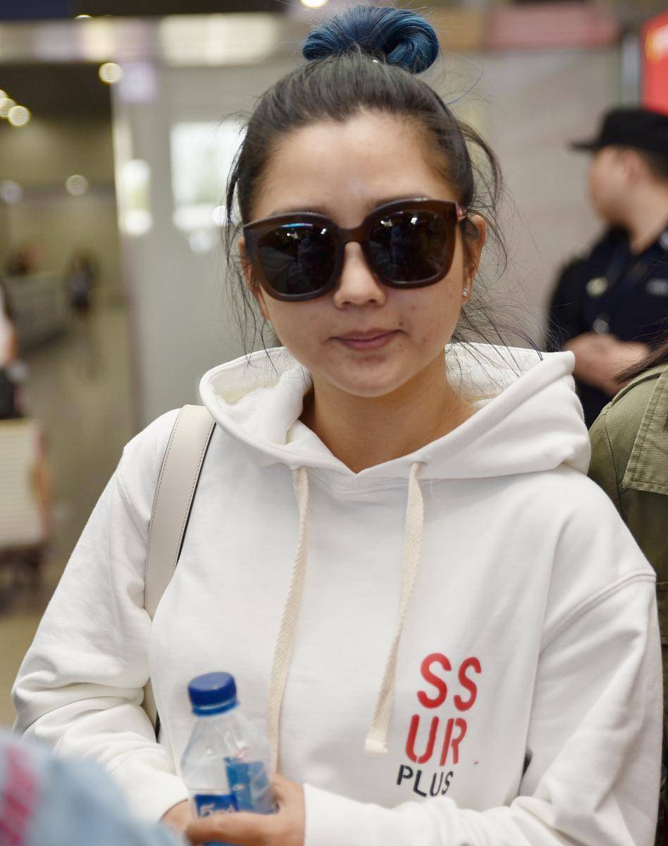 38岁何洁素颜现“断崖式衰老”！身高1米6被嘲缩水1米5！封面图